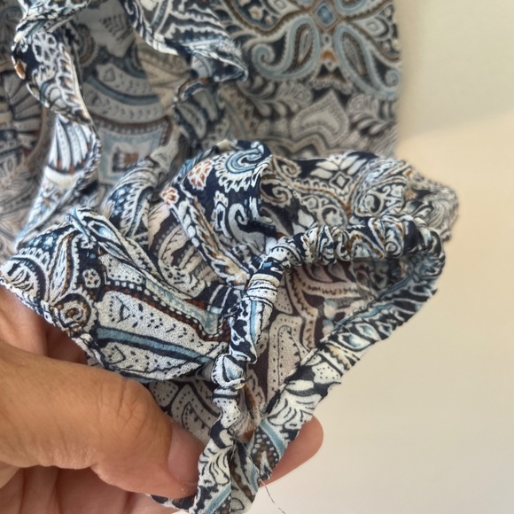 BCBGeneration Sz L Sheer Blue Paisley V Neck Blouse Top Loose Fit - Picture 3 of 7